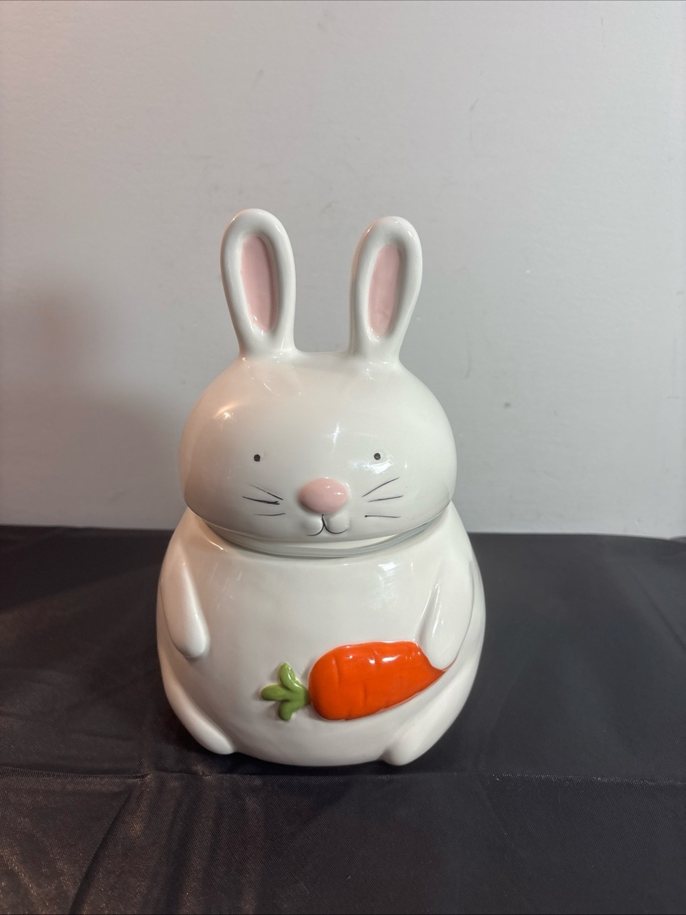 Arlington Design White Ceramic Bunny Cookie Jar with Orange Carrot Accent 9/22